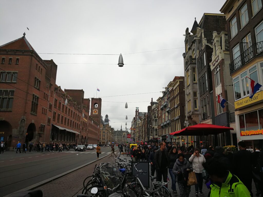 جولة سياحية بالصور في وسط مدينة أمستردام الهولندية