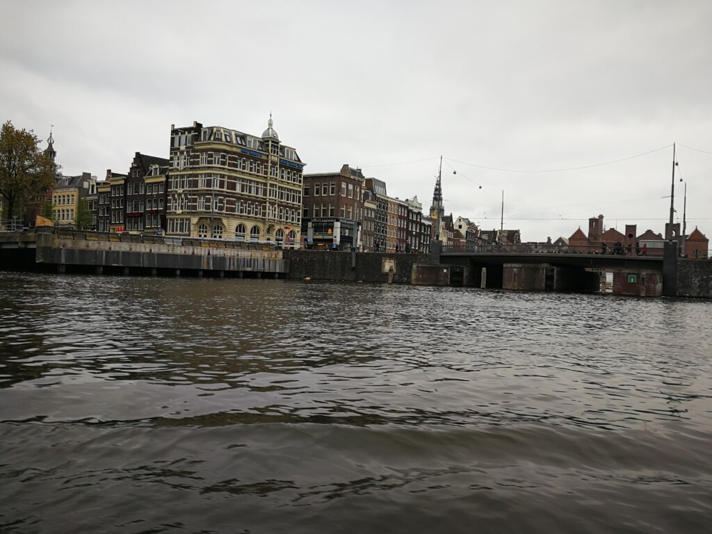 جولة سياحية بالصور في وسط مدينة أمستردام الهولندية
