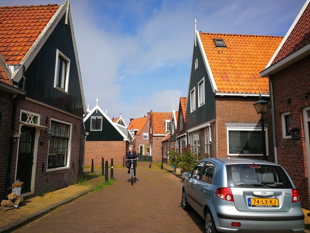 جولة سياحية بالصور في مدينة ماركن الهولندية 