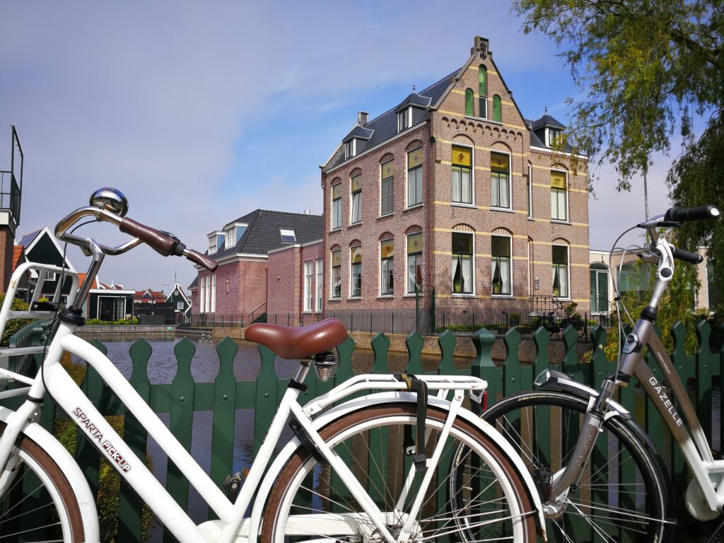 جولة سياحية بالصور في مدينة ماركن الهولندية 
