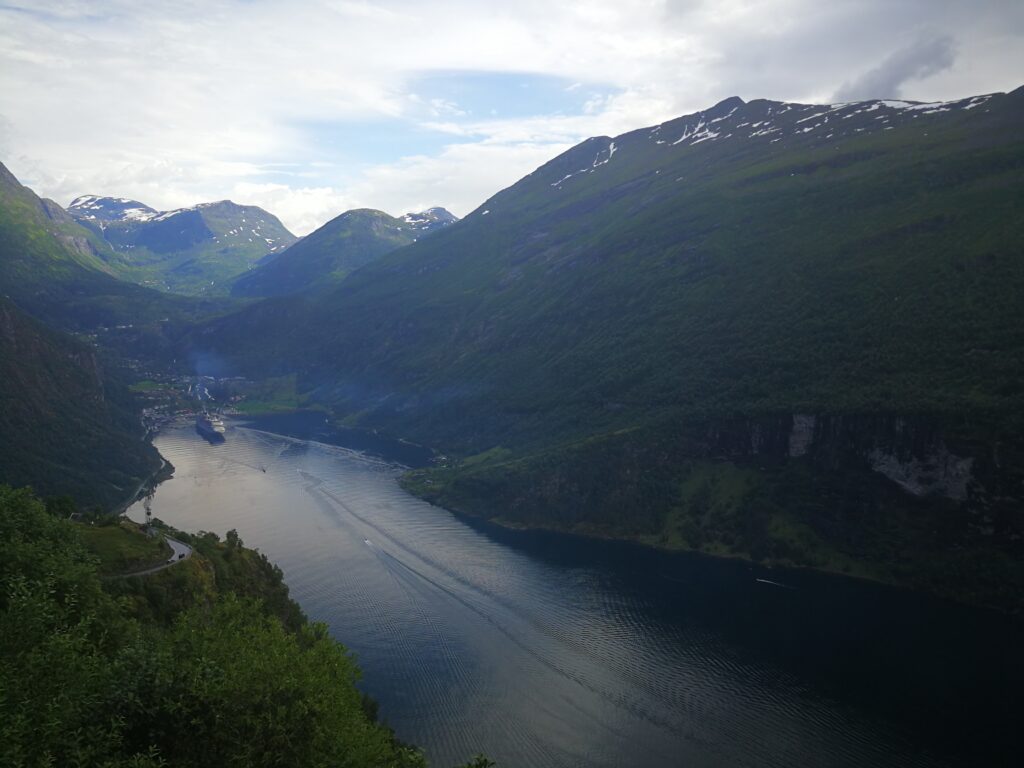 رحلة بحرية إلى مضيق جيرانجير في النرويج