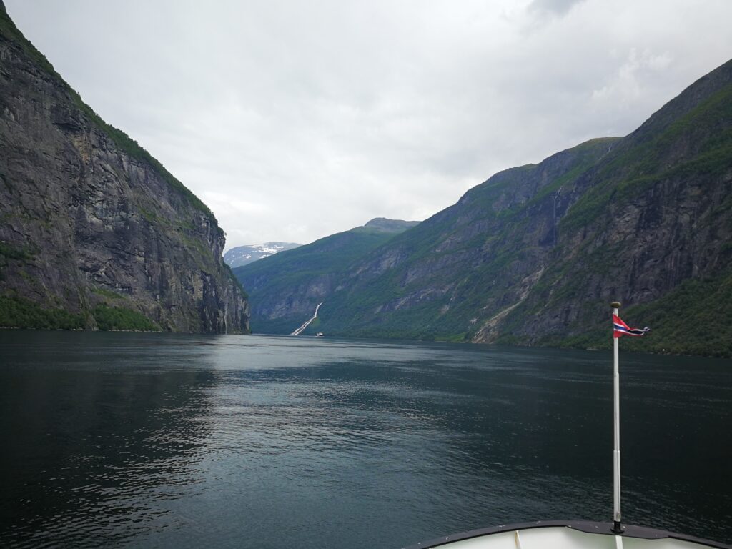 رحلة بحرية إلى مضيق جيرانجير في النرويج